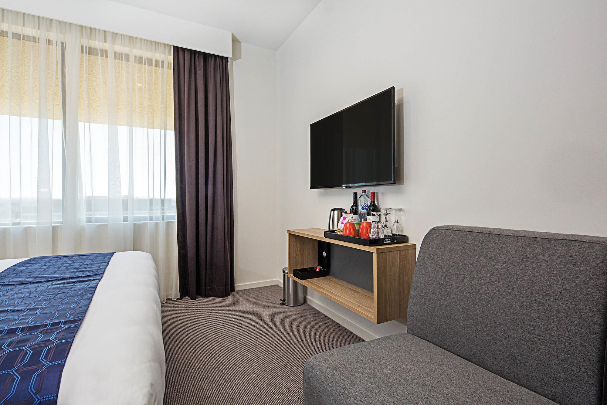 Mantra Macarthur Hotel Canberra Exterior photo