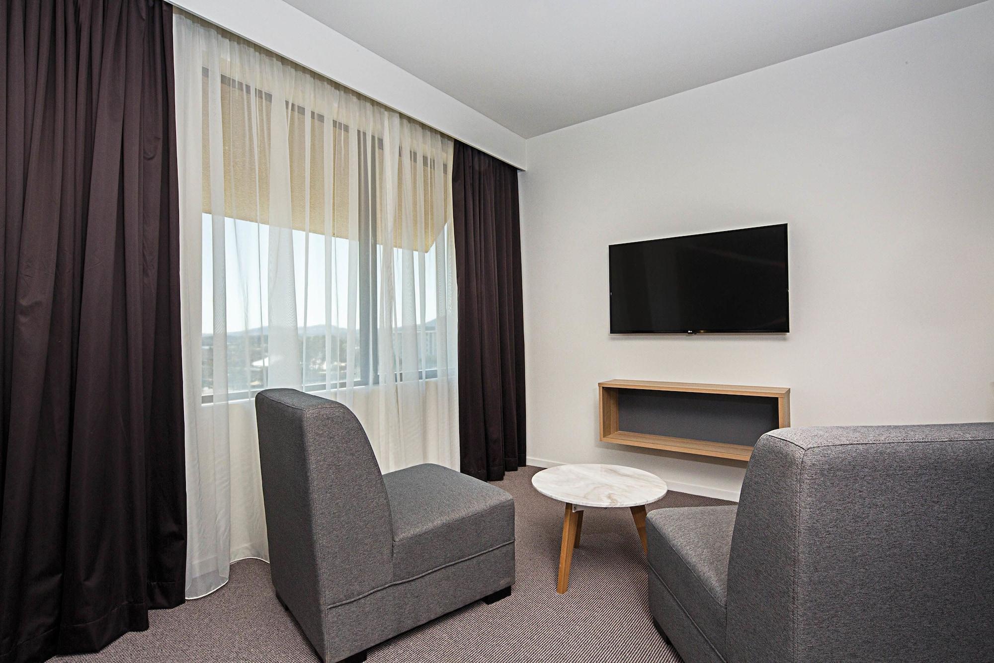 Mantra Macarthur Hotel Canberra Exterior photo